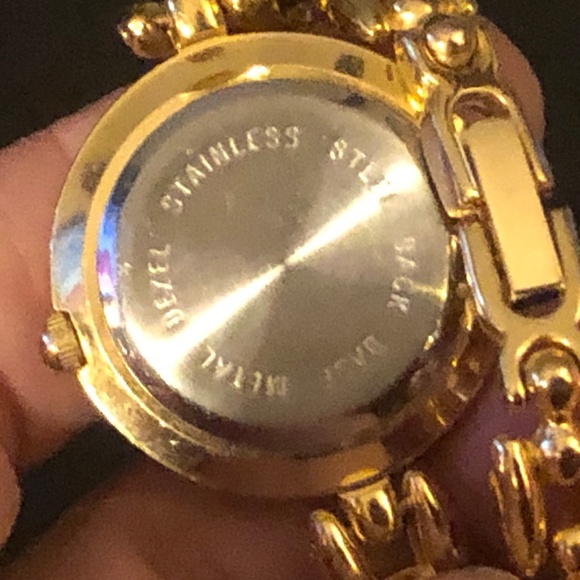 VTG Capezio Polished Gold Tone Women's Chain Link Round Face Quartz Wristwatch - Picture 6 of 8